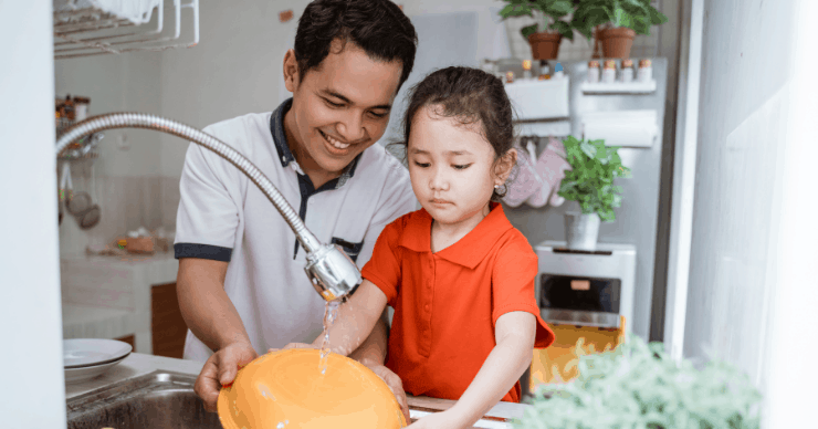 daughter doing dishes with dad